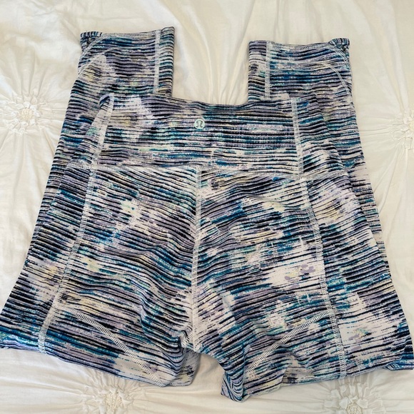 LuLuLemon Wunder Under Crop Leggings - Picture 5 of 5